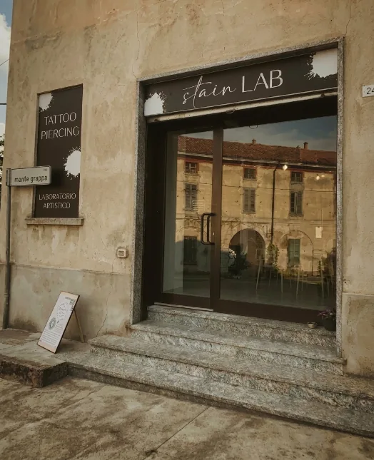 Ingresso della sede di Stain Lab a Lentate sul Seveso (Birago), Via Monte Grappa 24