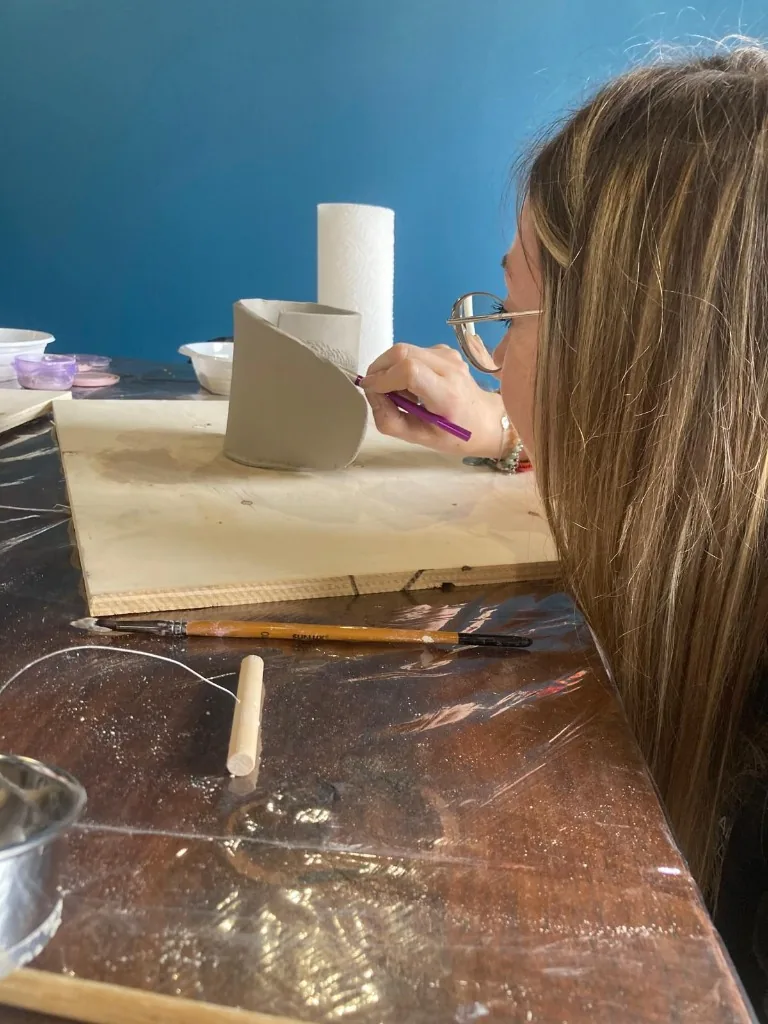Fase di modellazione lastra d'argilla